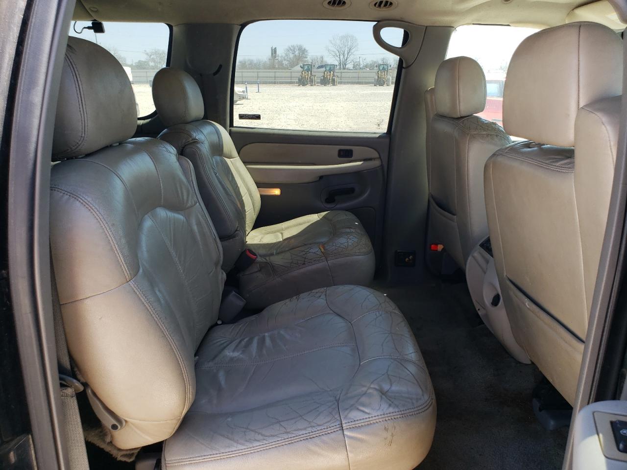 2001 Chevrolet Suburban - Image 11