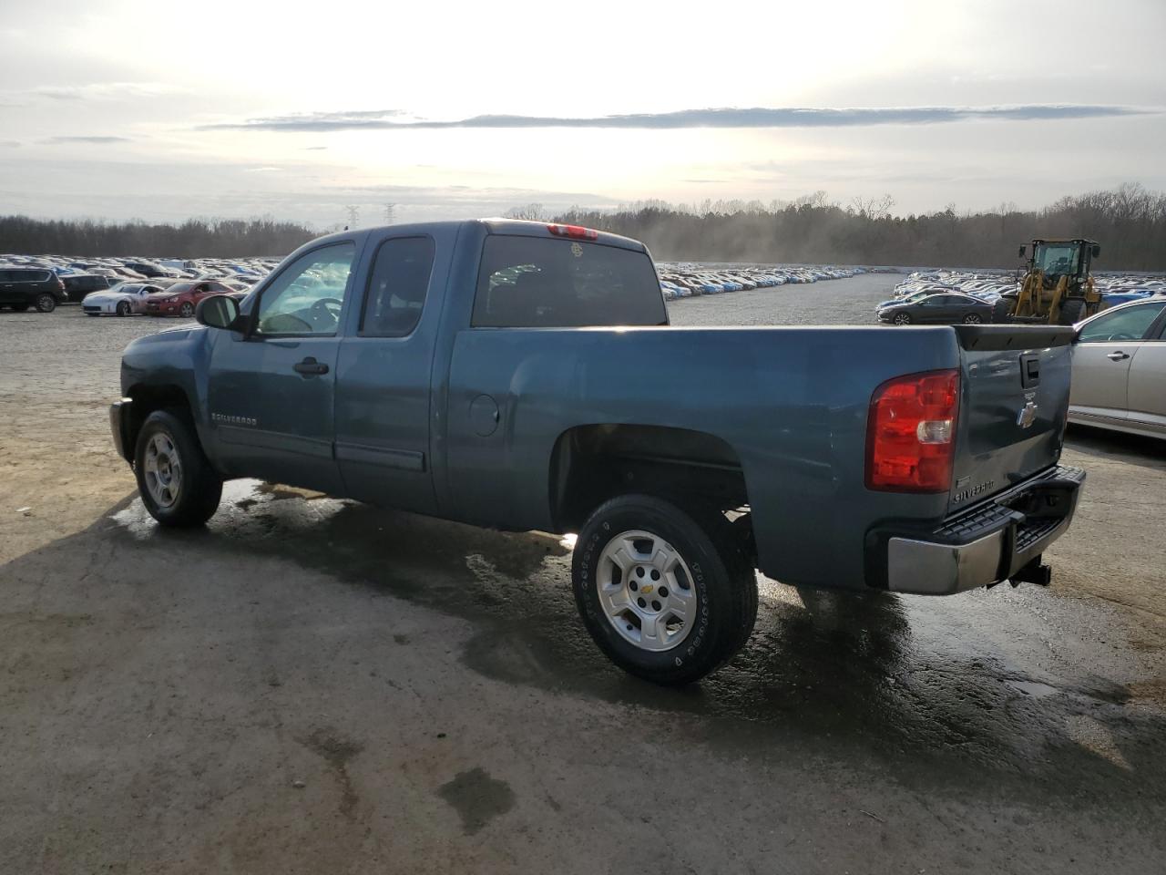 2009 Chevrolet Silverado - Image 2