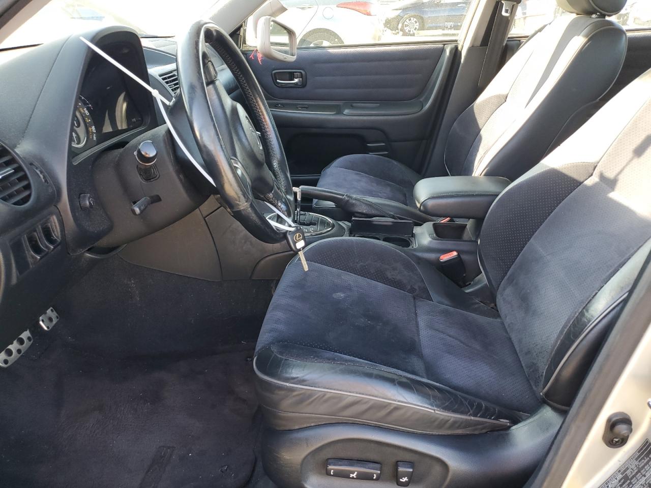 2002 Lexus IS - Image 7
