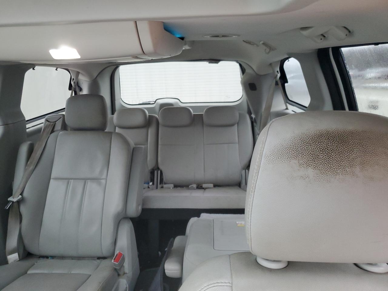 2010 Dodge Caravan - Image 10