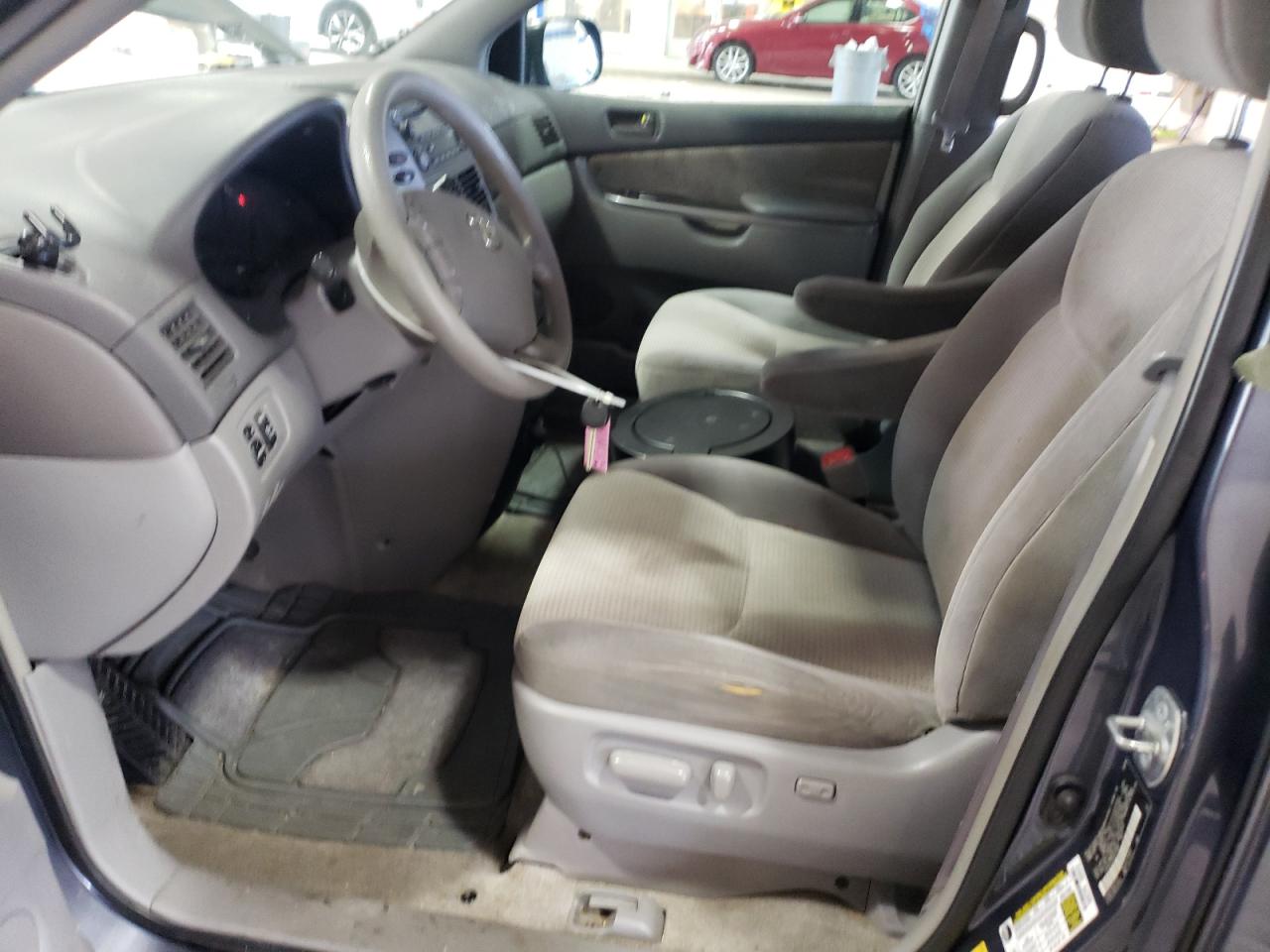 2009 Toyota Sienna - Image 7