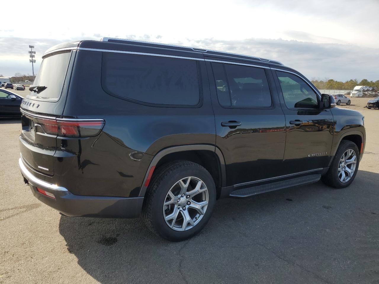 2022 Jeep Grand Wagoneer - Image 3