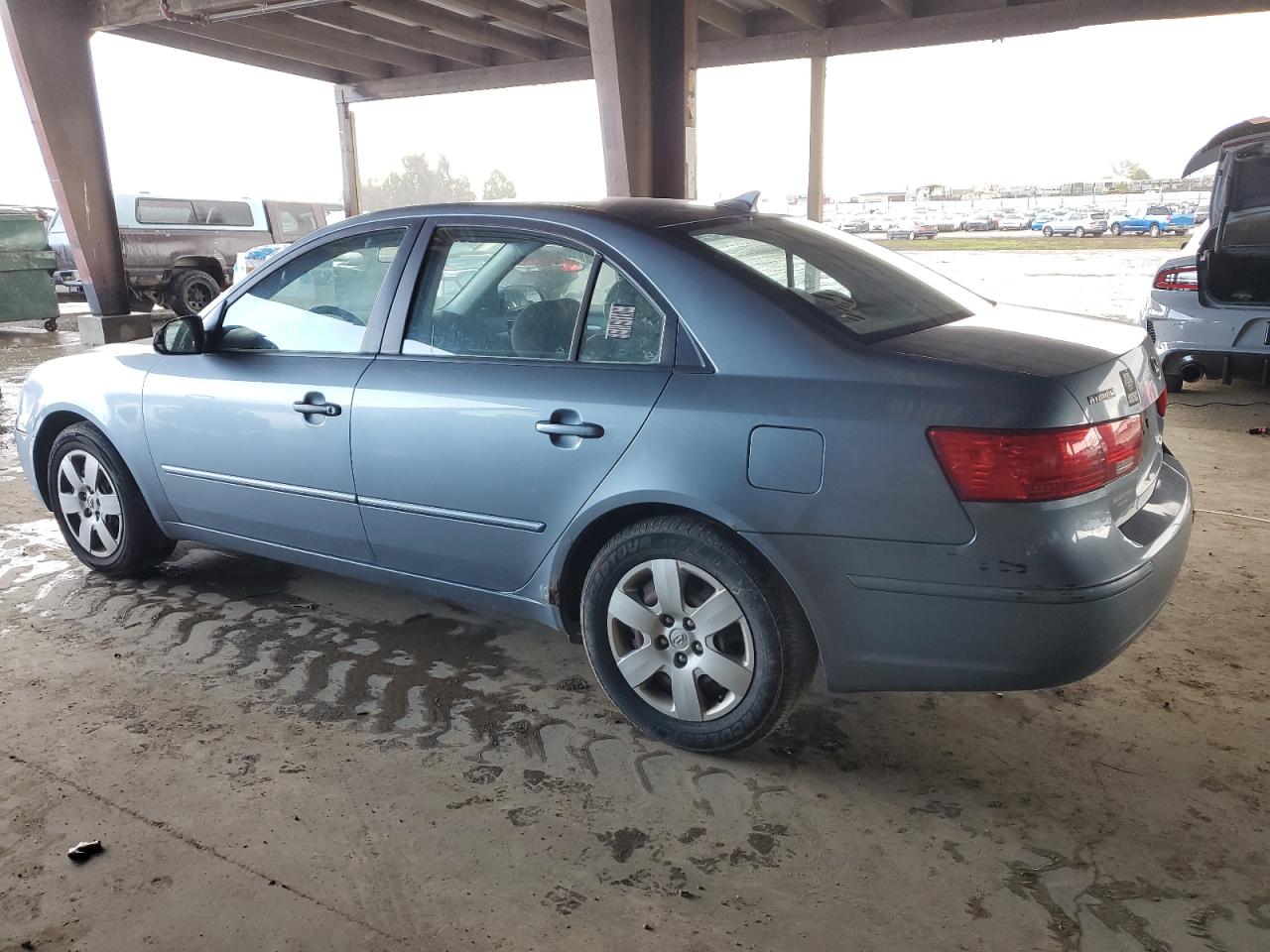 2010 Hyundai Sonata - Image 2