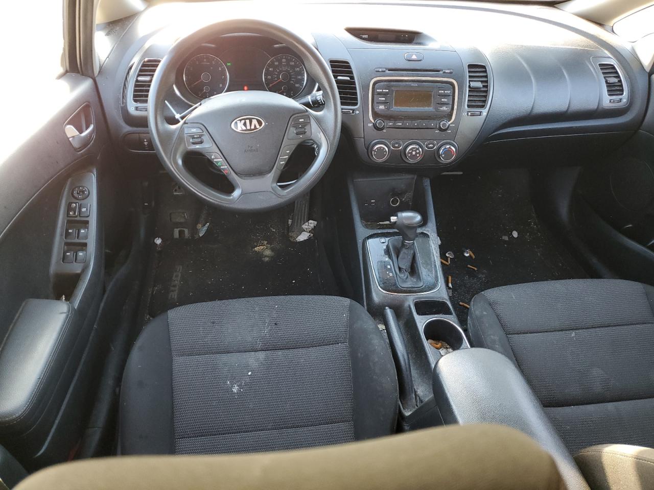 2017 Kia Forte - Image 8