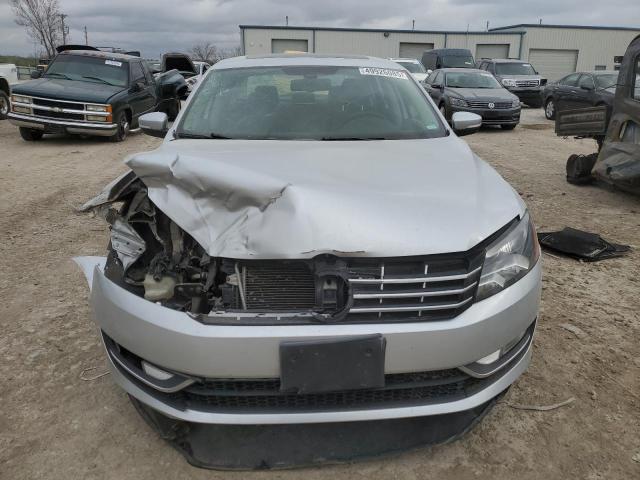 VOLKSWAGEN PASSAT 2015 Серебристый