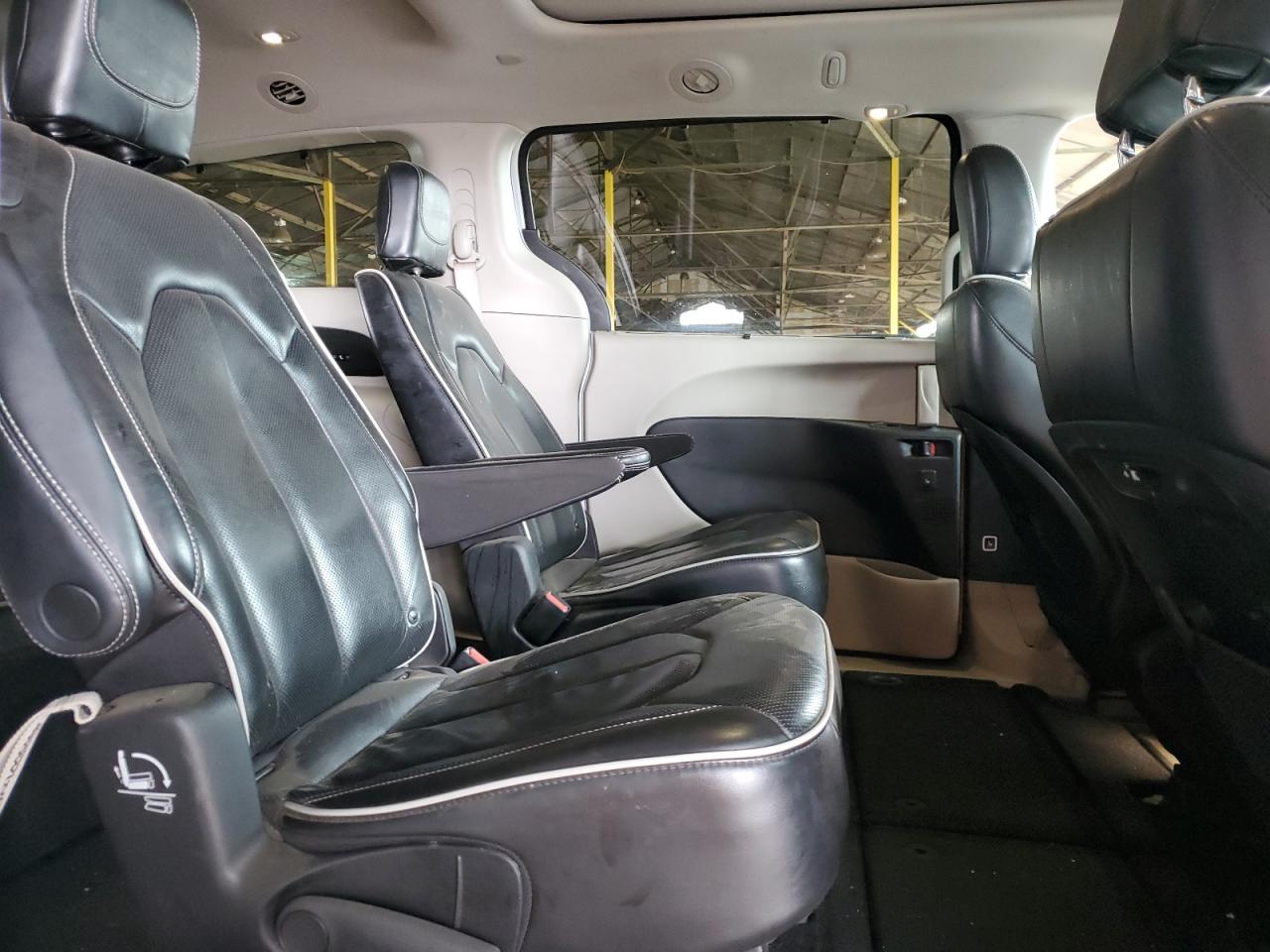 2022 Chrysler Pacifica - Image 12