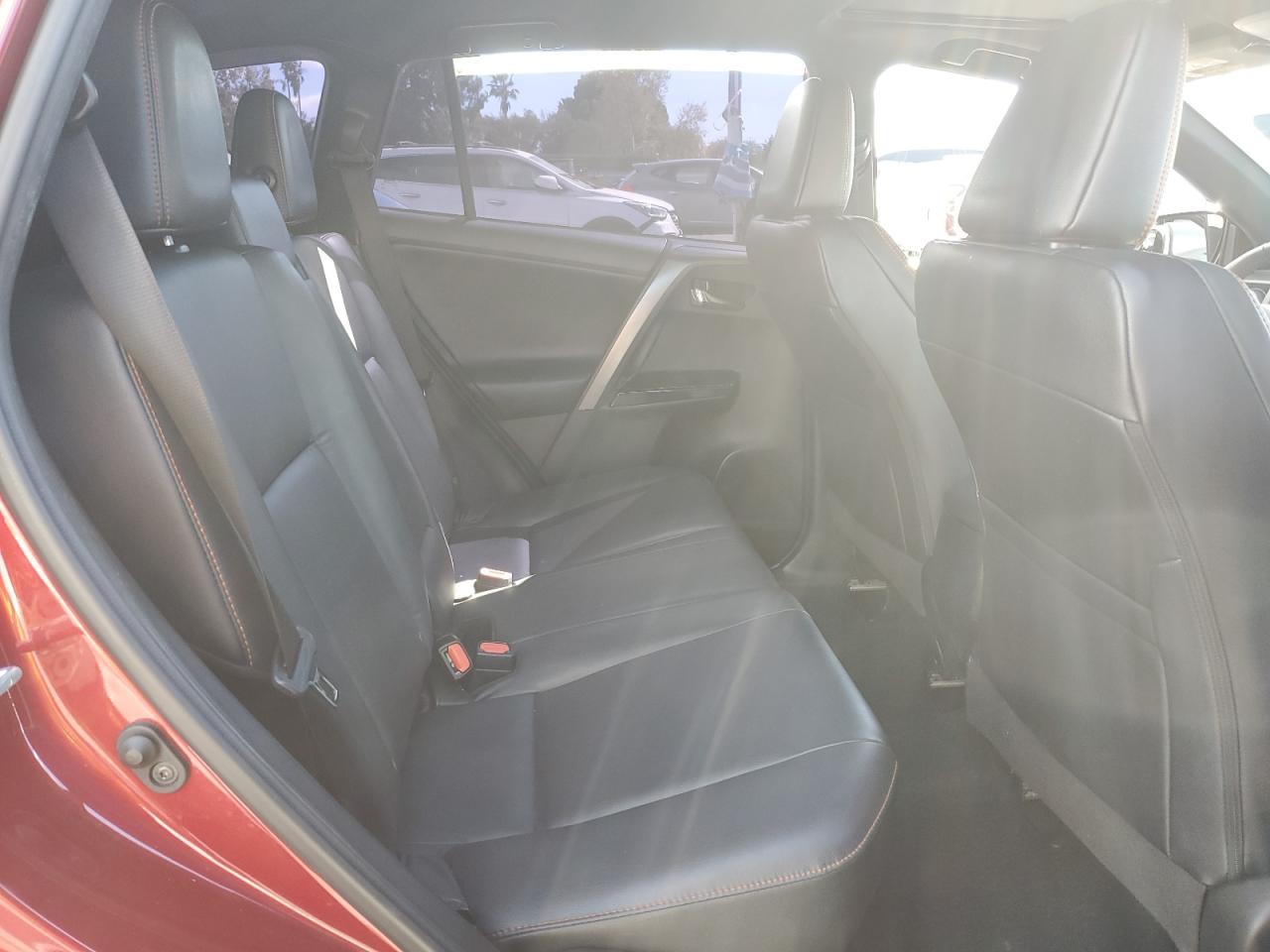 2018 Toyota RAV 4 - Image 11