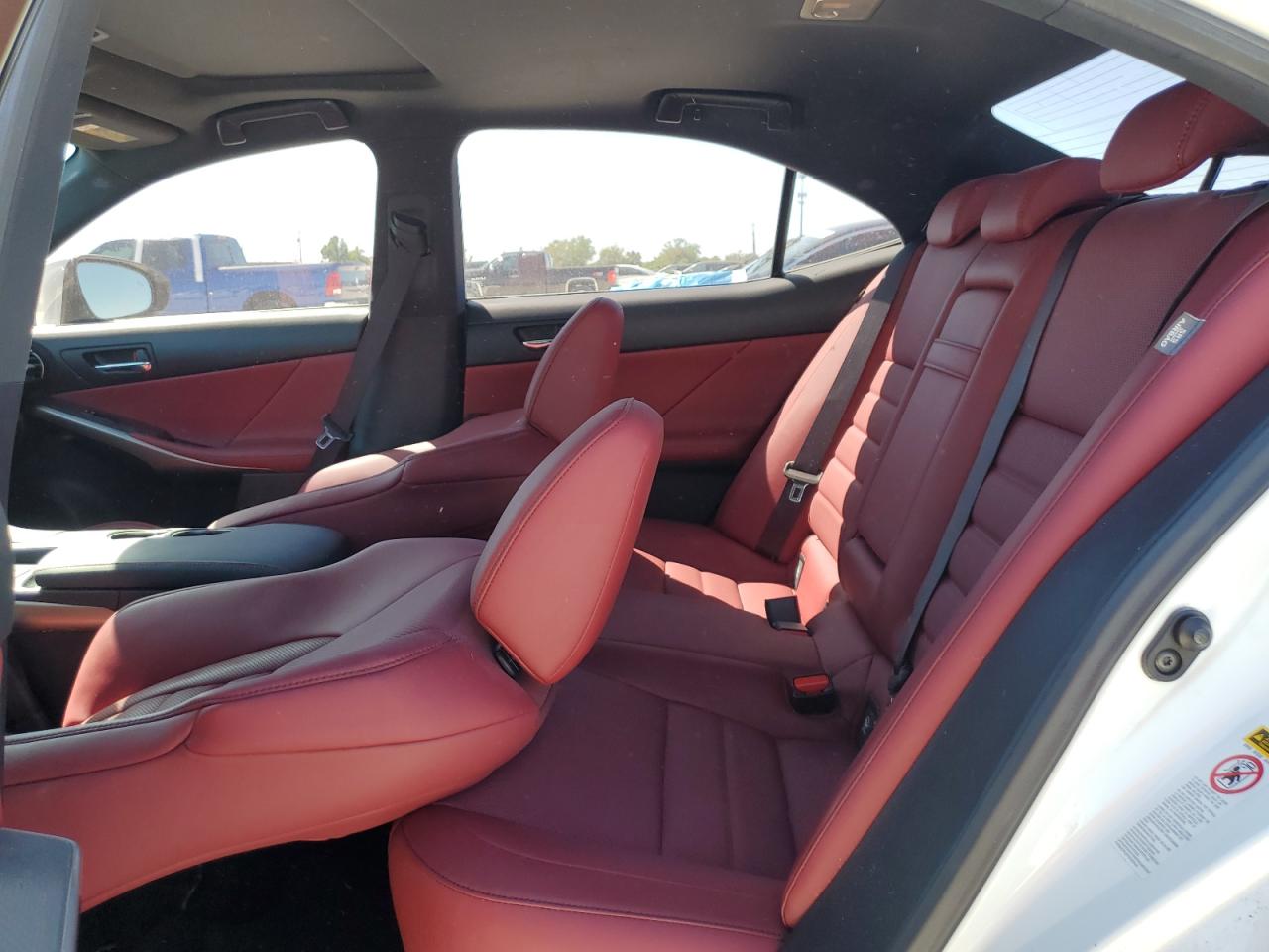 2016 Lexus IS - Image 10