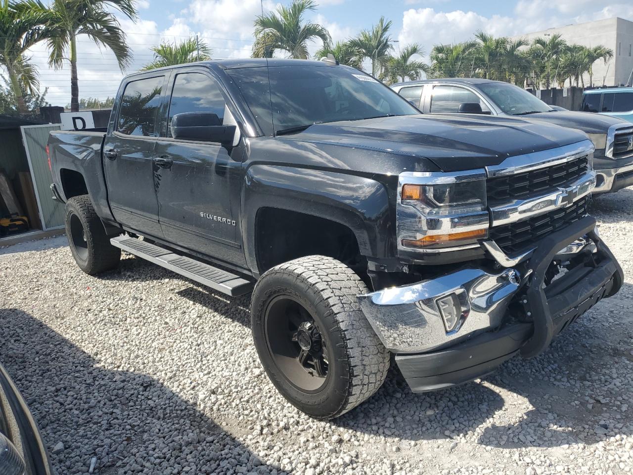 2017 Chevrolet Silverado - Image 4