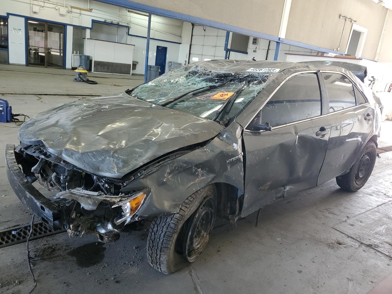 2014 Toyota Camry Hybrid for Sale in Pasco, WA - Rollover