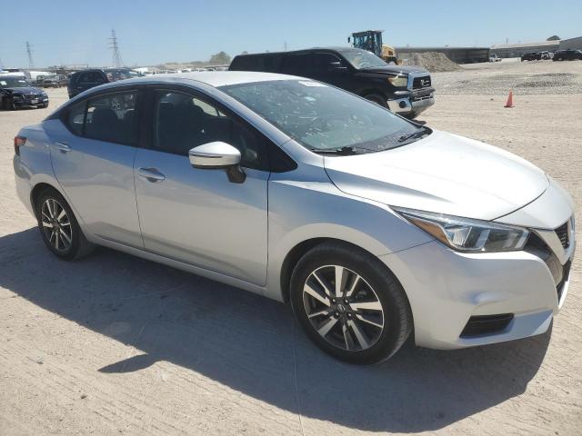  NISSAN VERSA 2021 Srebrny