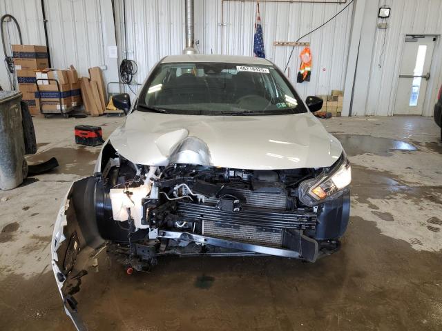  NISSAN VERSA 2023 Сріблястий