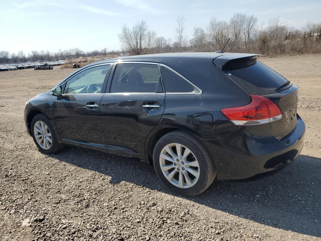 2015 Toyota Venza - Image 2