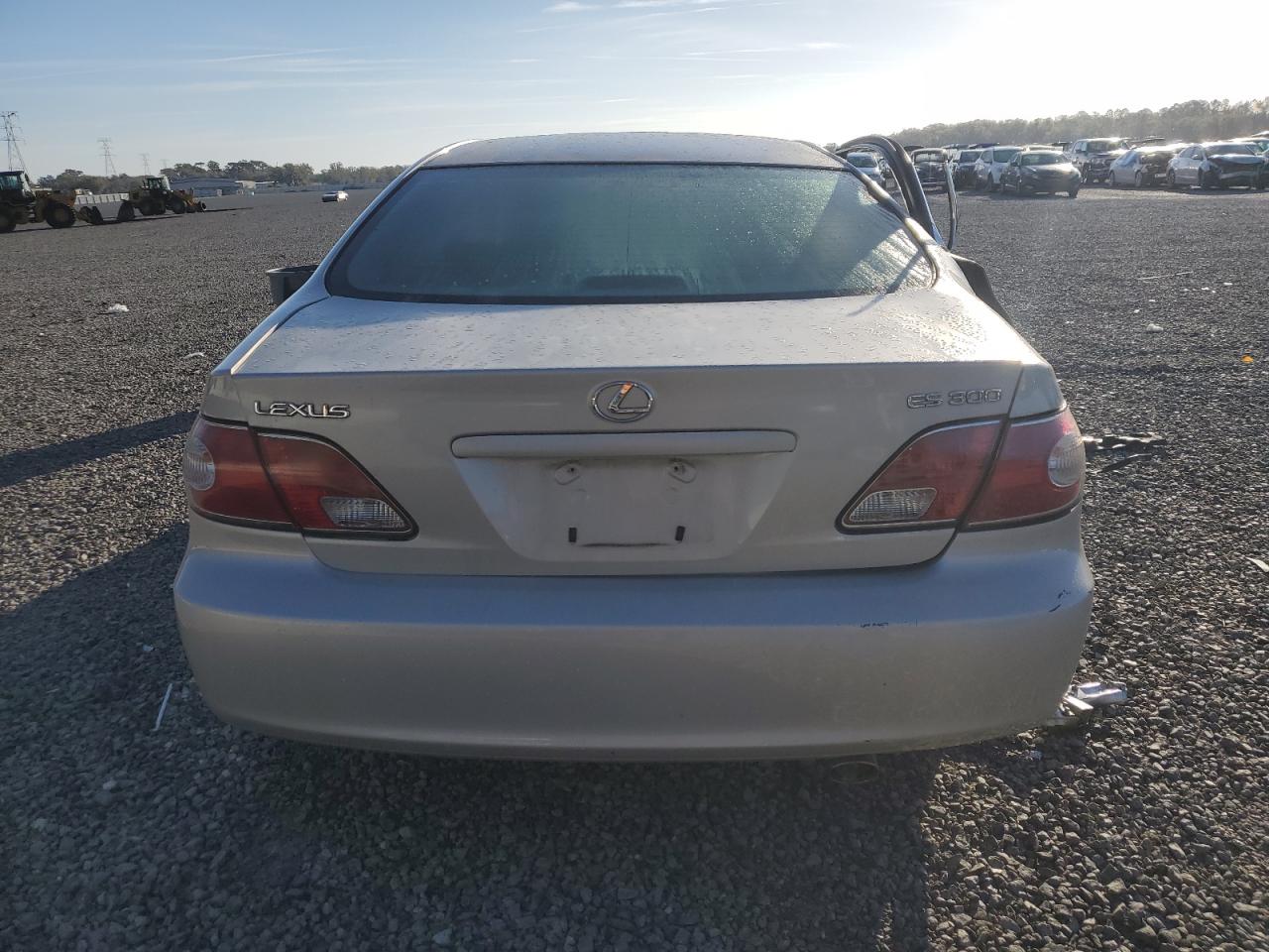 2003 Lexus ES - Image 6
