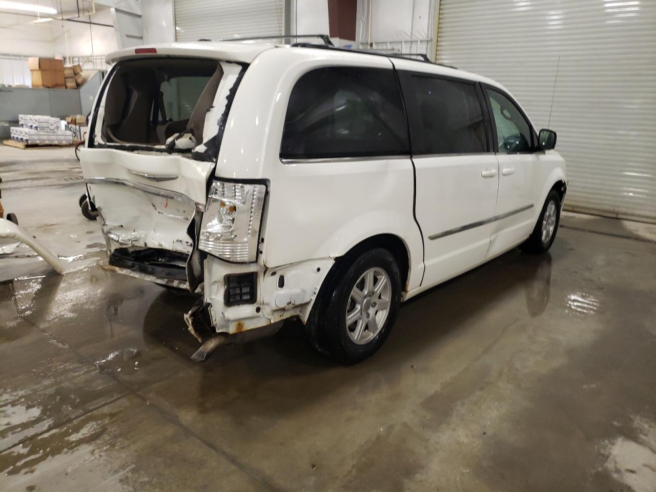 2012 Chrysler Town & Country - Image 3