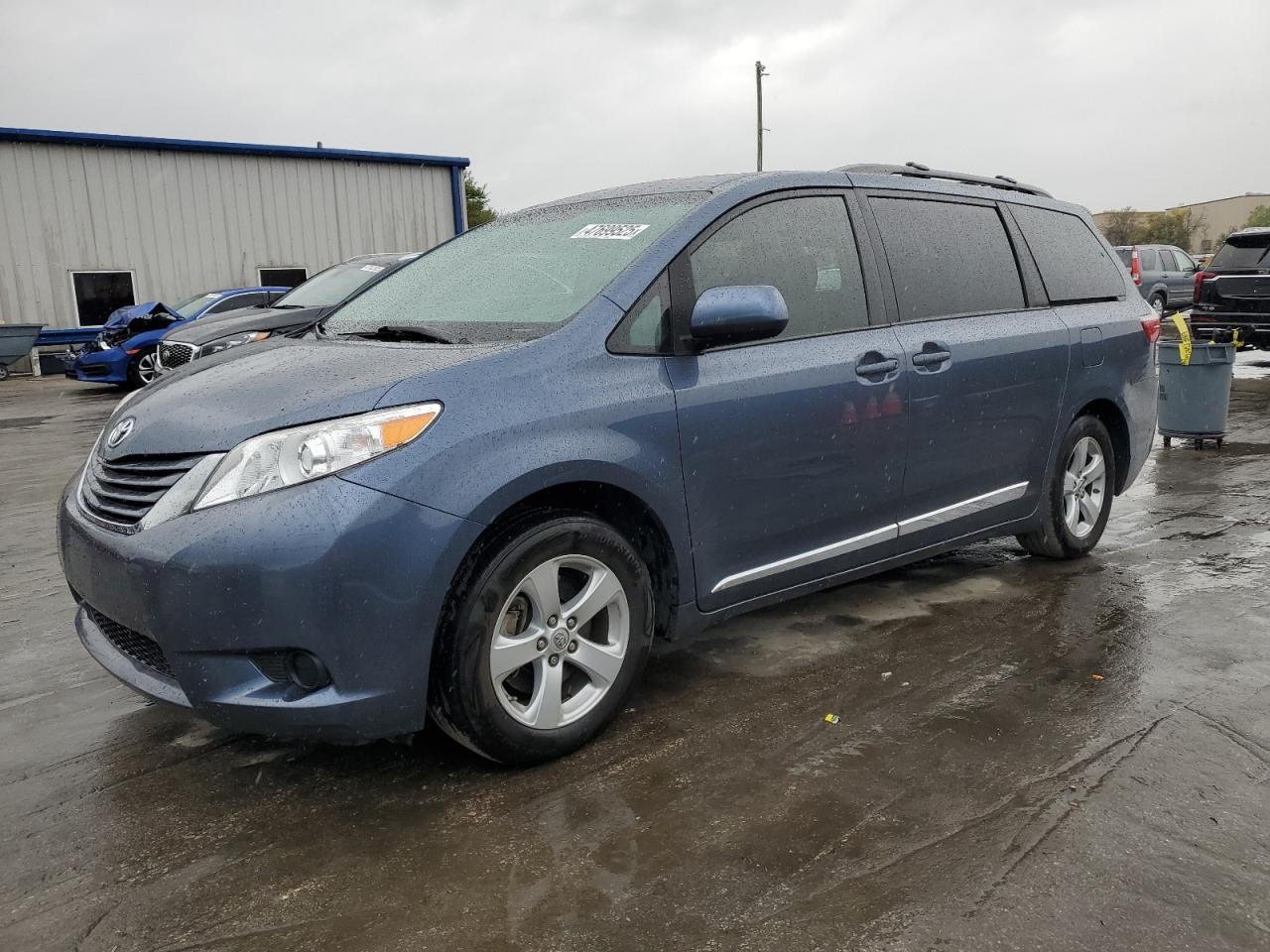 2017 Toyota Sienna Le იყიდება Orlando-ში, FL - Rear End