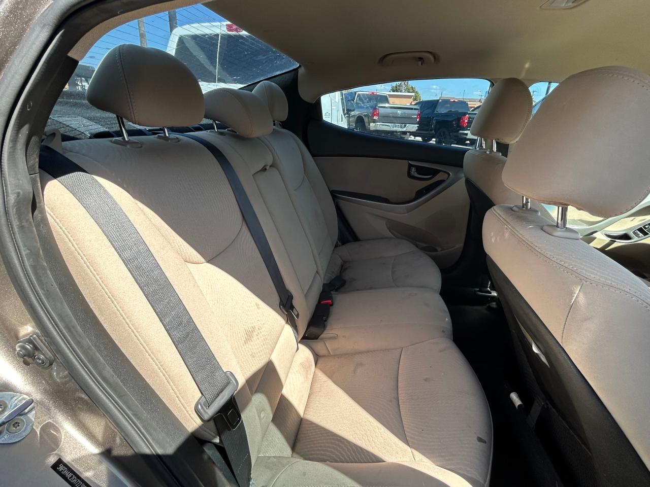 2016 Hyundai Elantra - Image 6