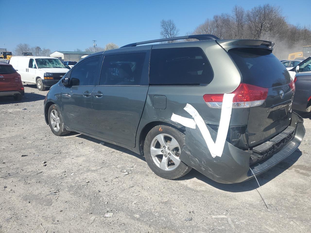 2013 Toyota Sienna - Image 2