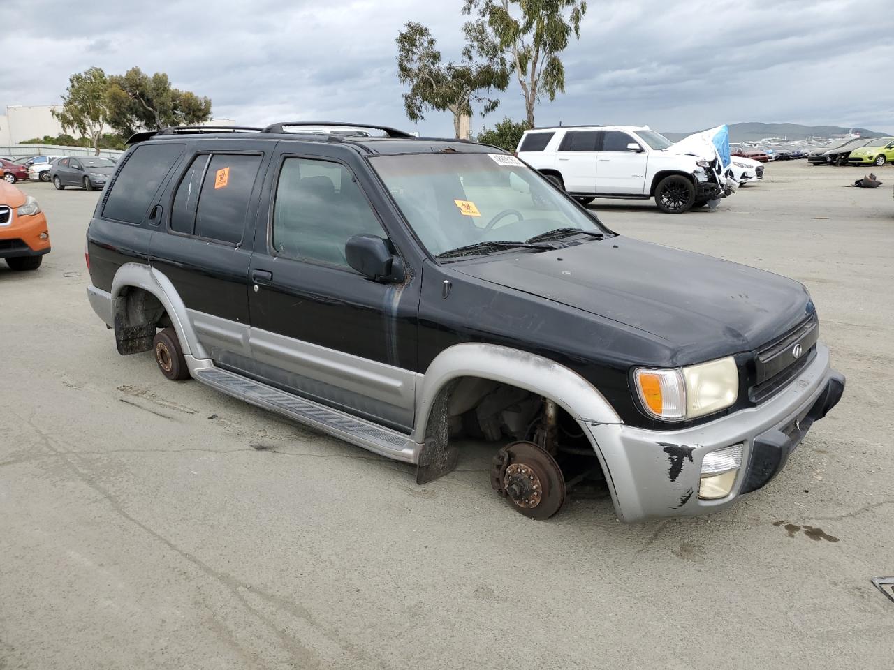 1999 Infiniti QX4 - Image 4