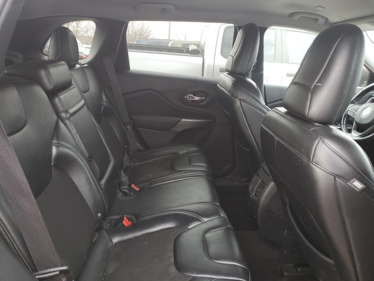 2019 Jeep Grand Cherokee - Image 11