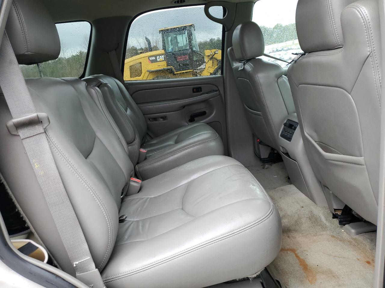 2005 Chevrolet Tahoe - Image 11
