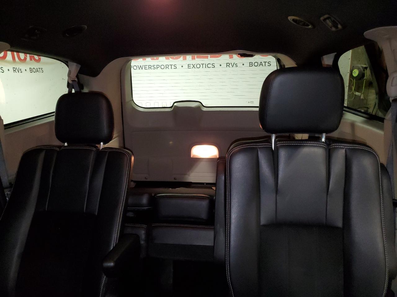 2017 Dodge Caravan - Image 10
