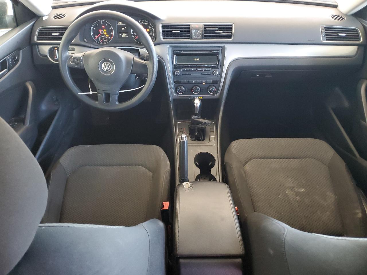 2015 Volkswagen Passat - Image 8