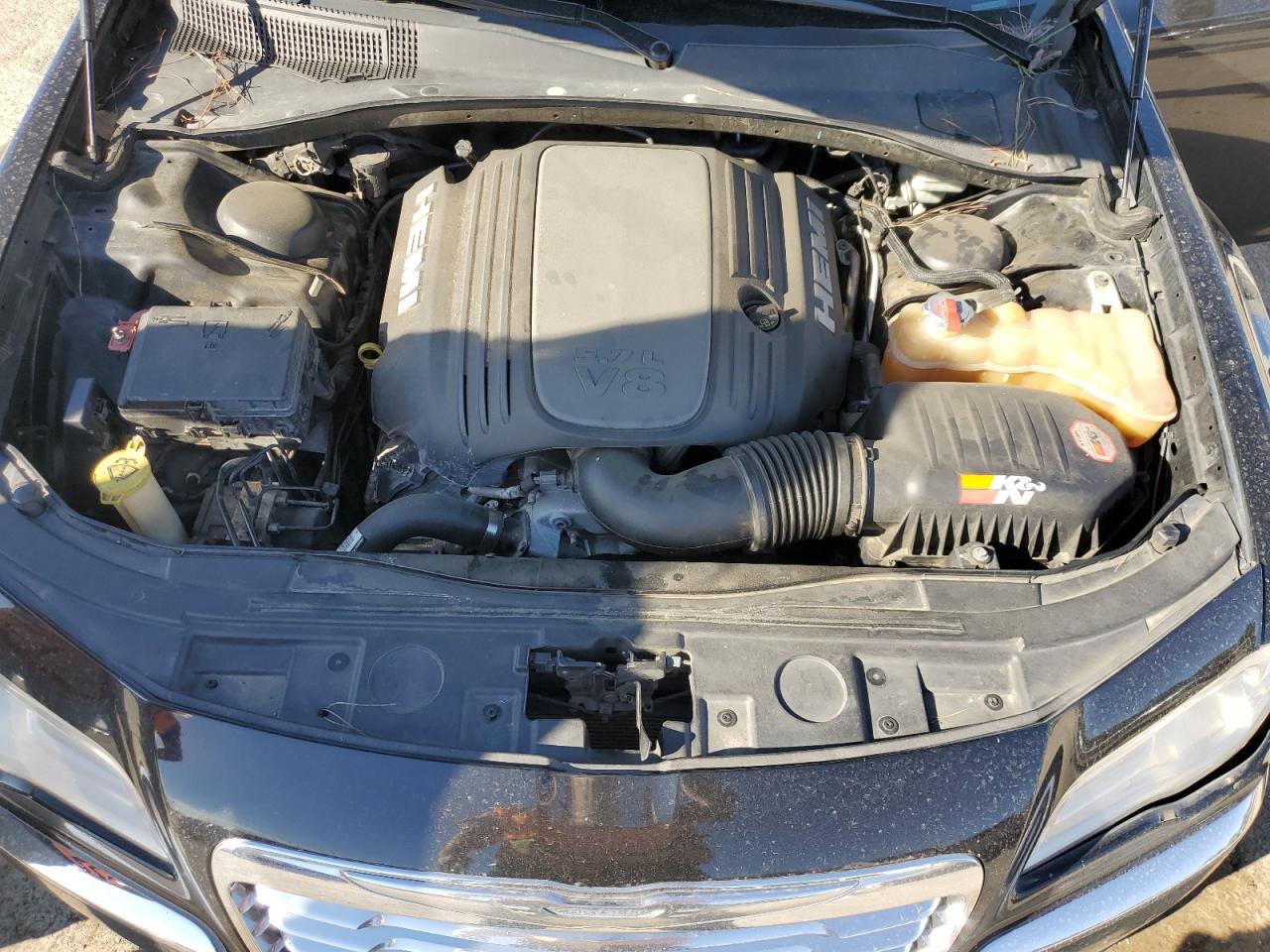 2012 Chrysler 300 - Image 11