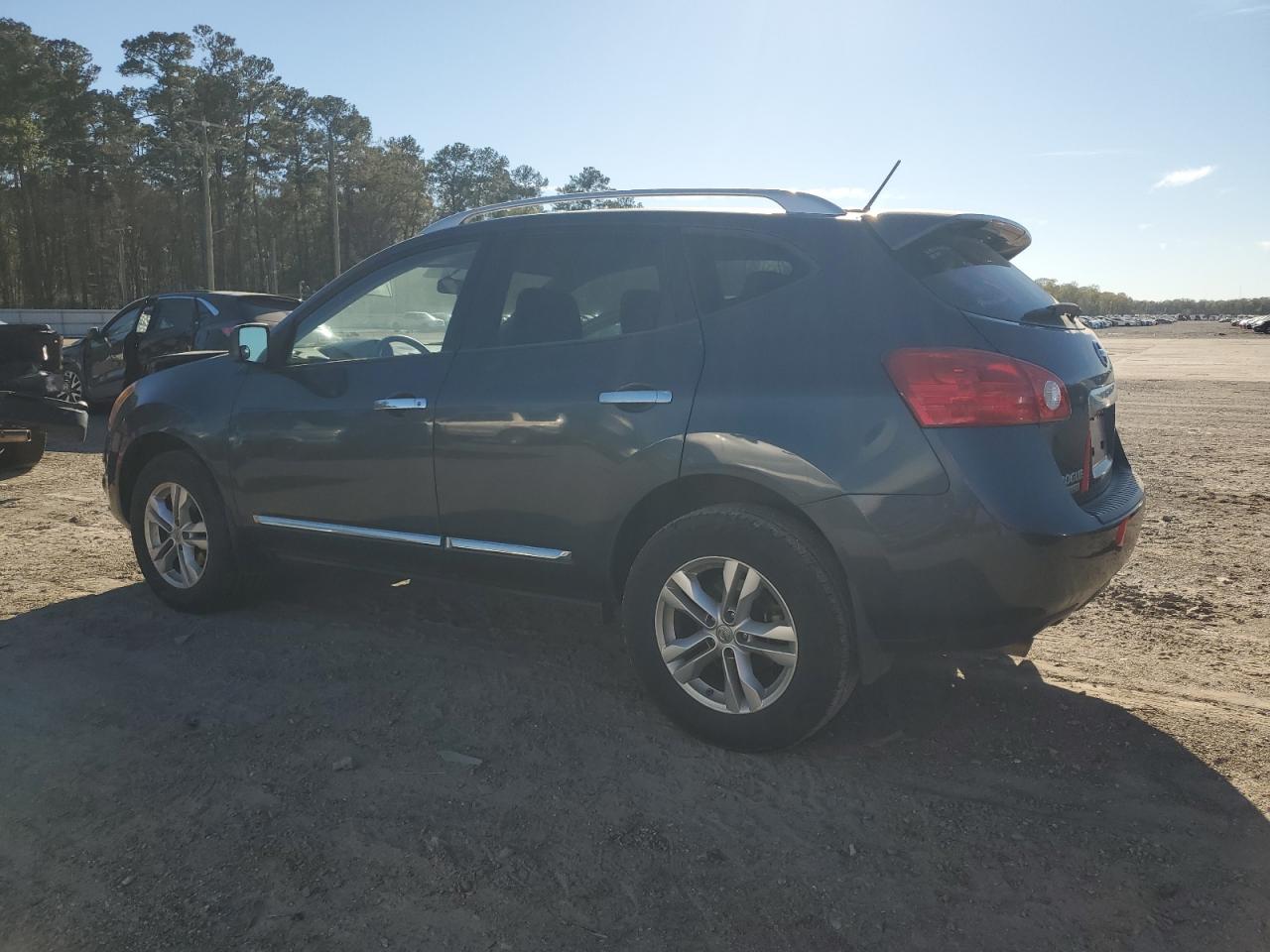 2015 Nissan Rogue - Image 2