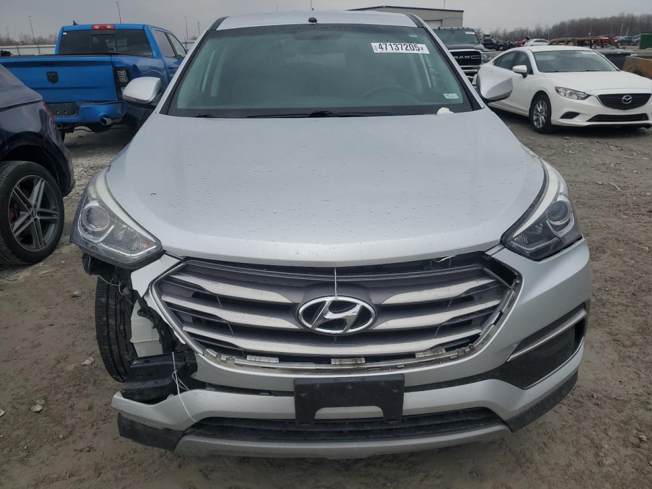 2018 Hyundai Santa Fe - Image 5