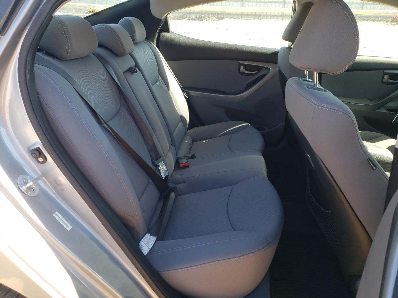 2015 Hyundai Elantra - Image 10