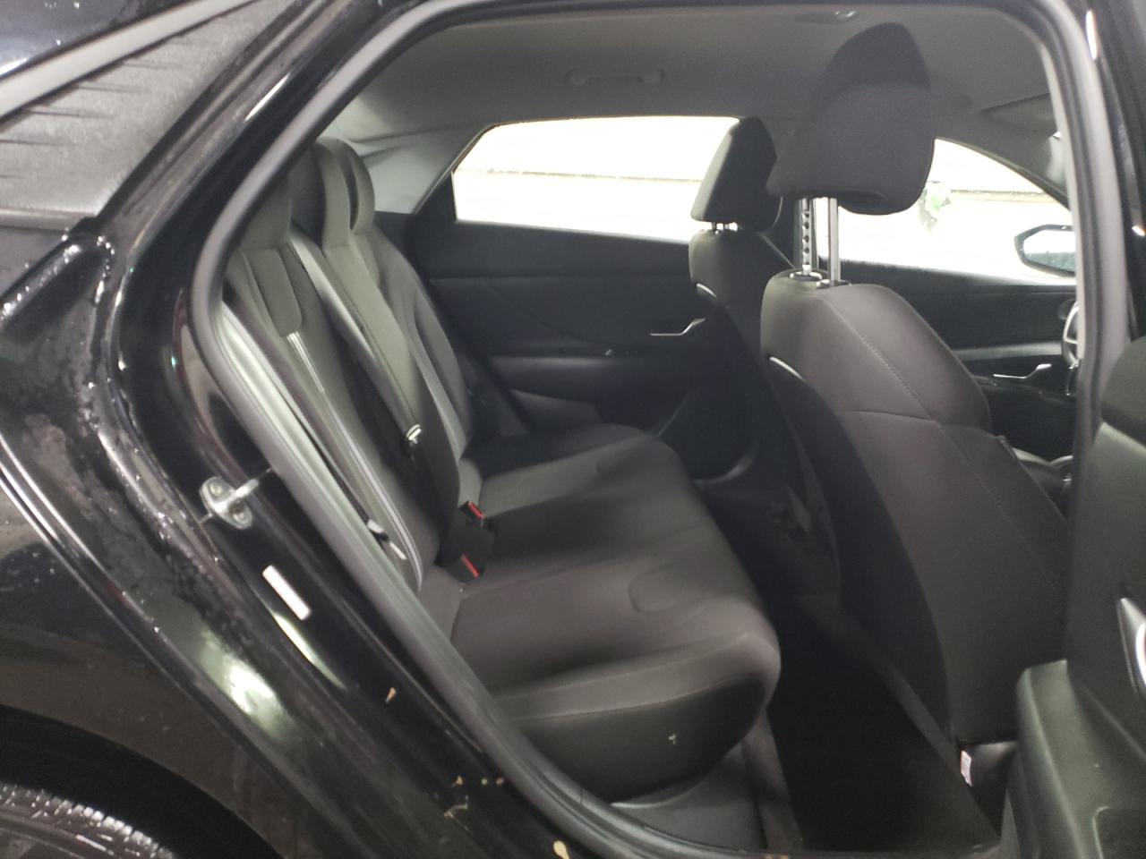 2021 Hyundai Elantra - Image 10