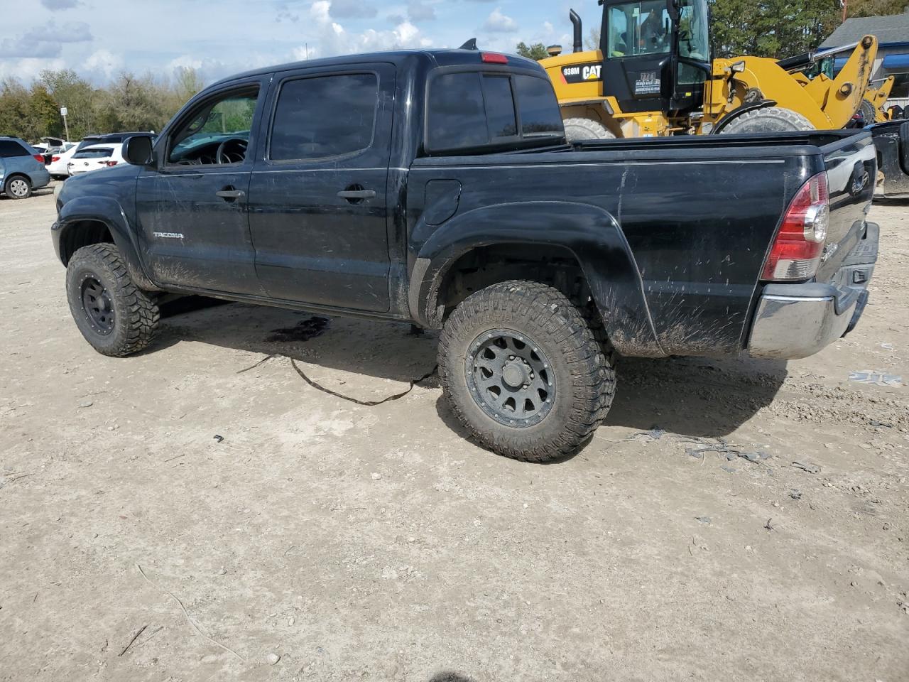 2015 Toyota Tacoma - Image 2