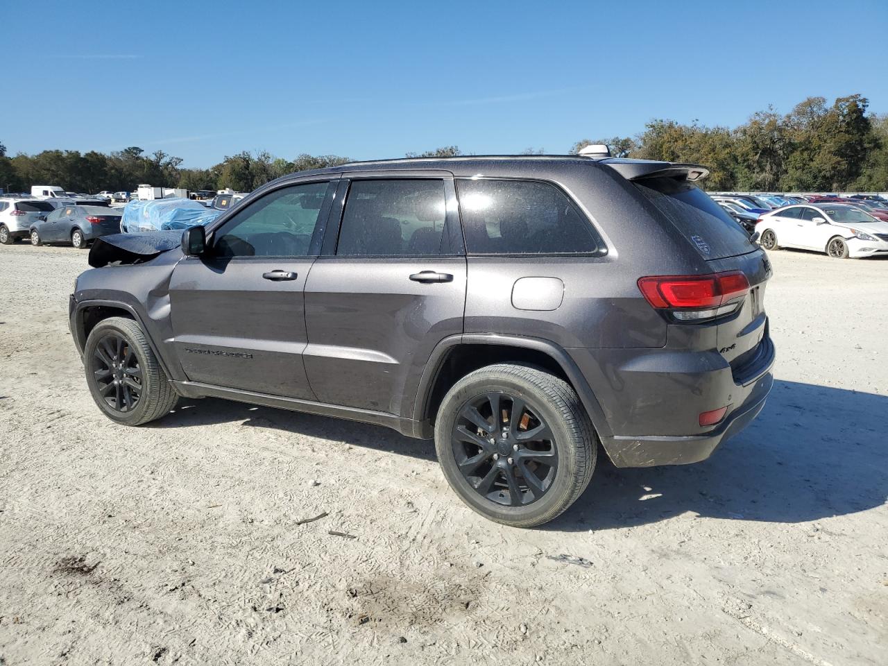 2018 Jeep Grand Cherokee - Image 2