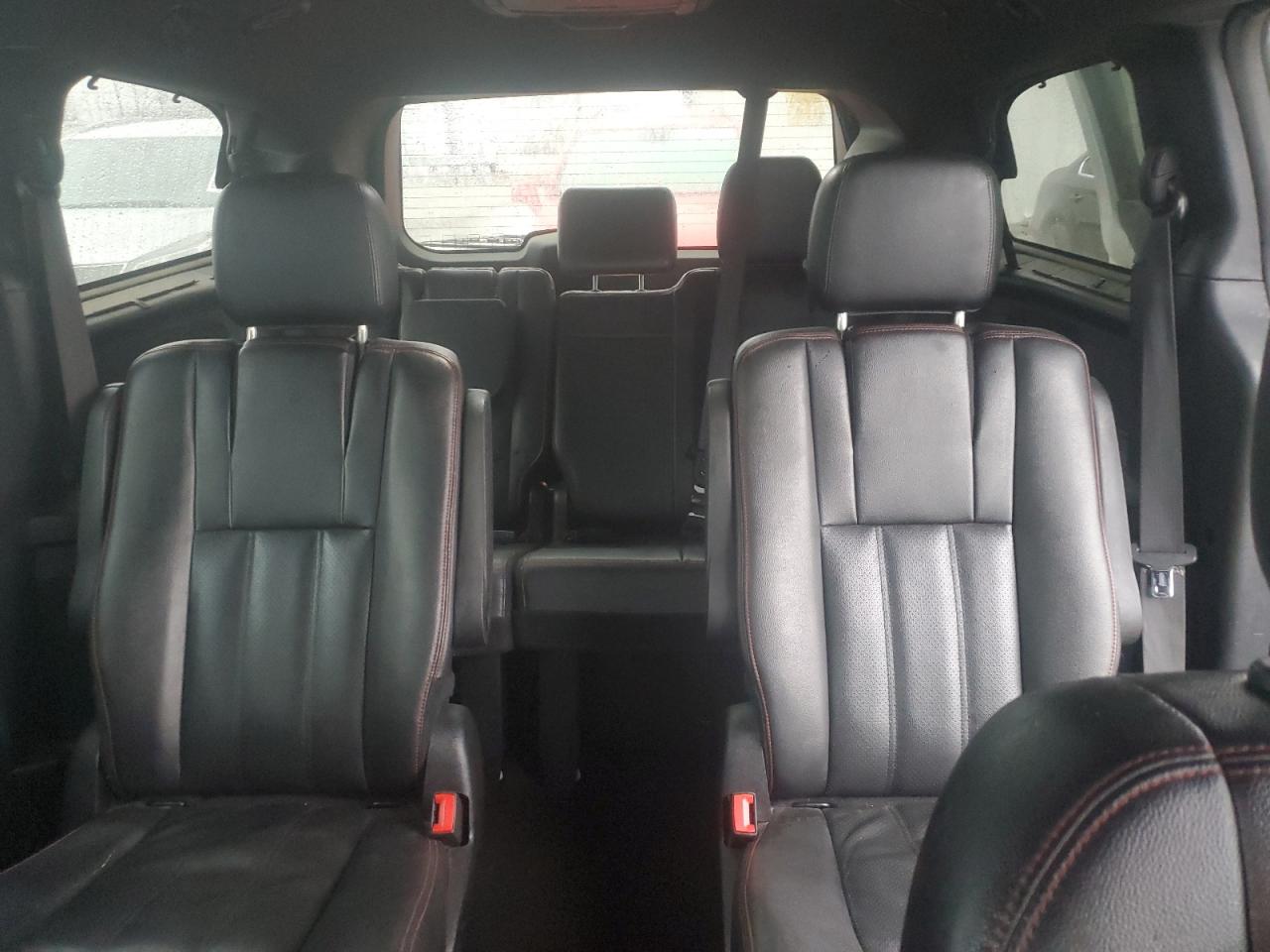 2017 Dodge Caravan - Image 10