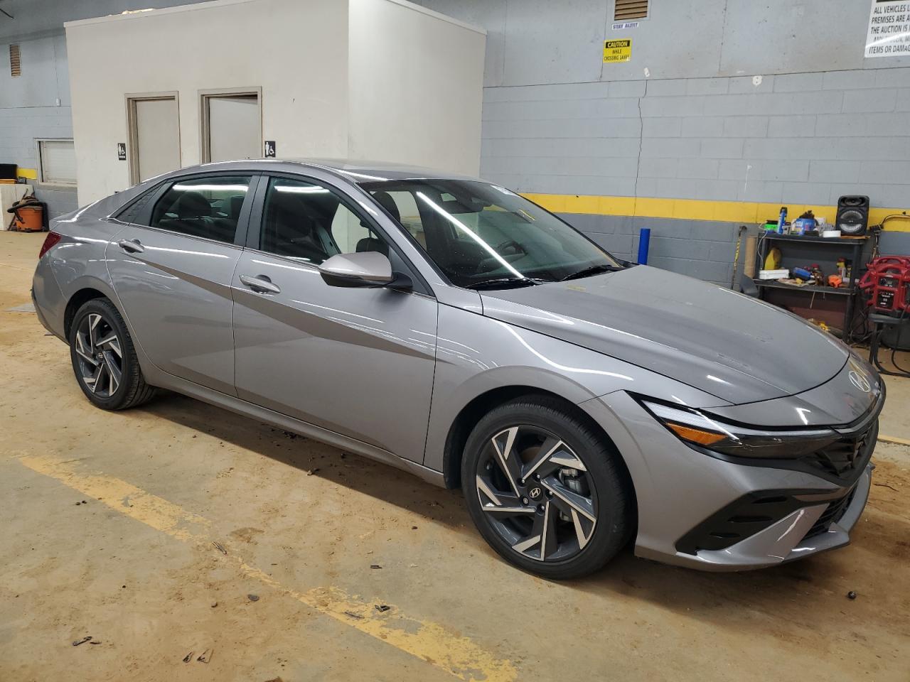 2024 Hyundai Elantra - Image 4