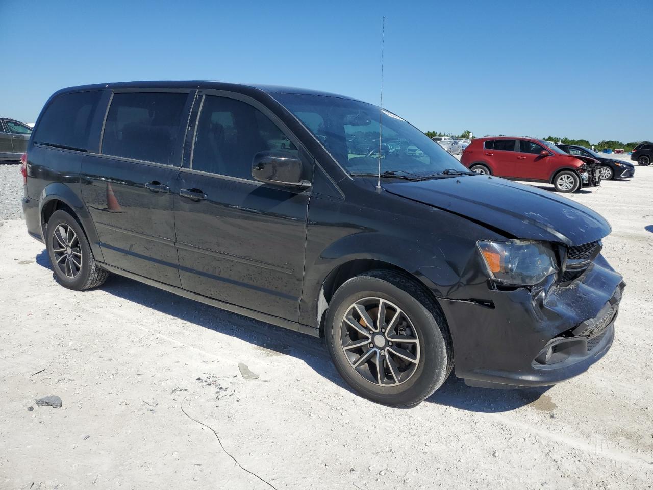 2017 Dodge Caravan - Image 4