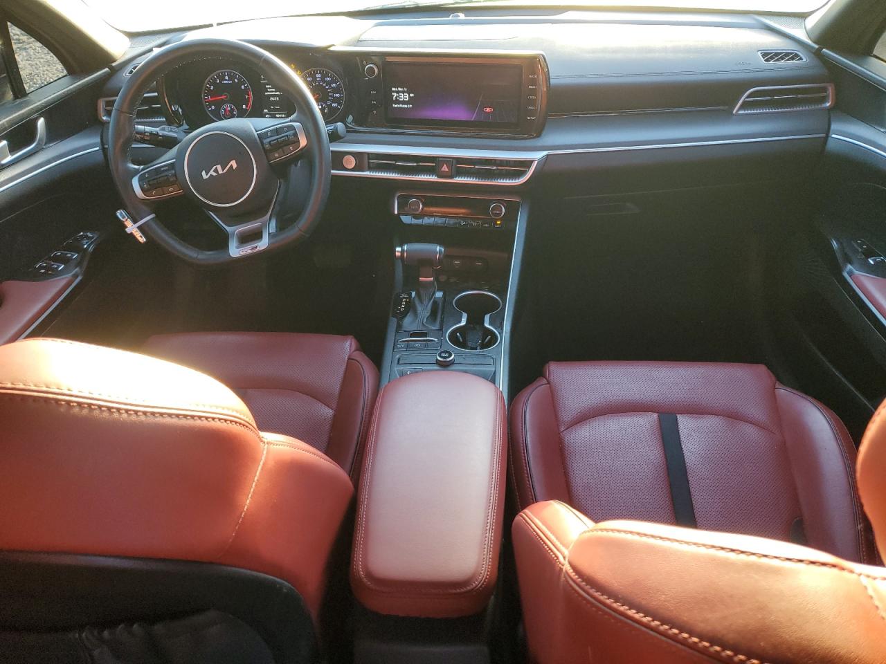 2022 Kia K5 - Image 8