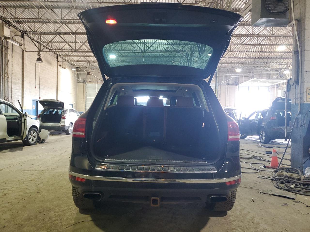 2016 Volkswagen Touareg - Image 6