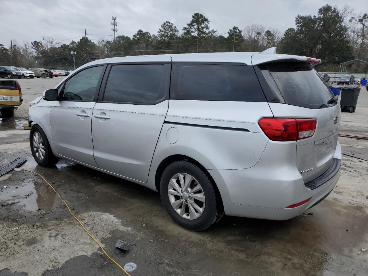 2016 Kia Sedona - Image 2