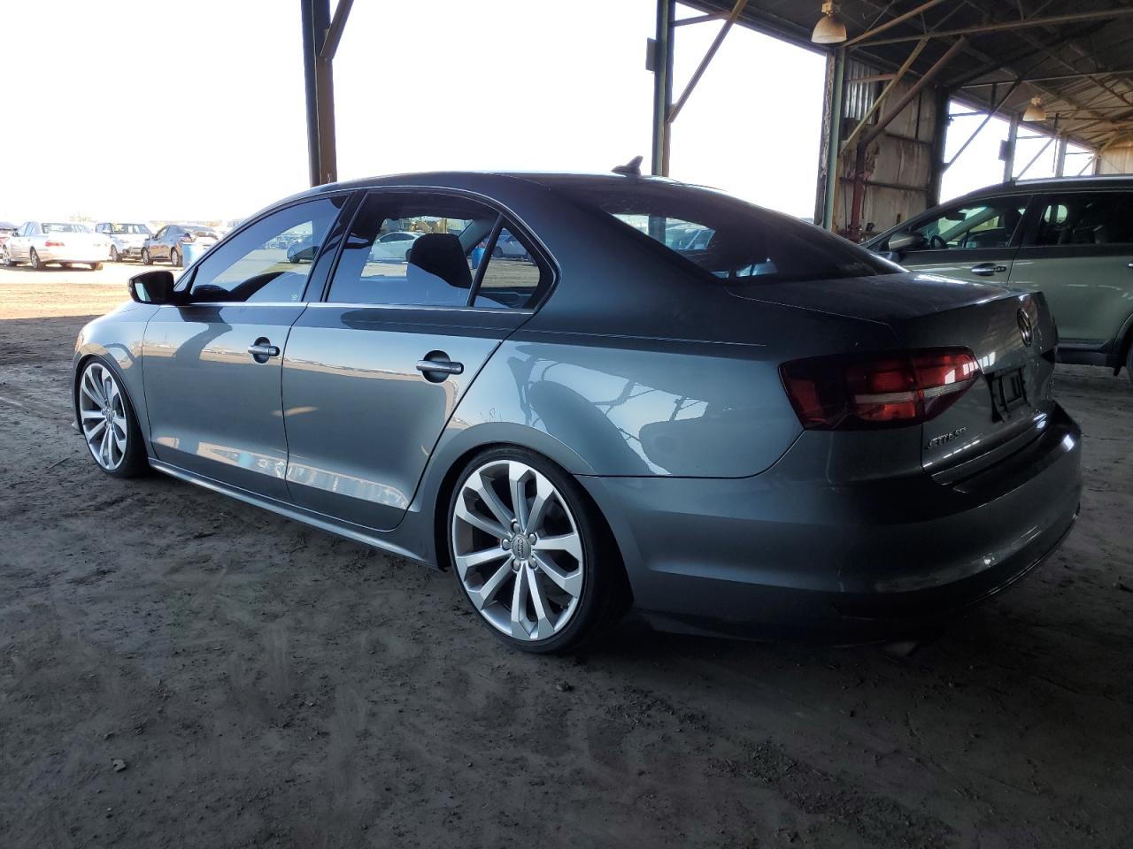 2016 Volkswagen Jetta - Image 2