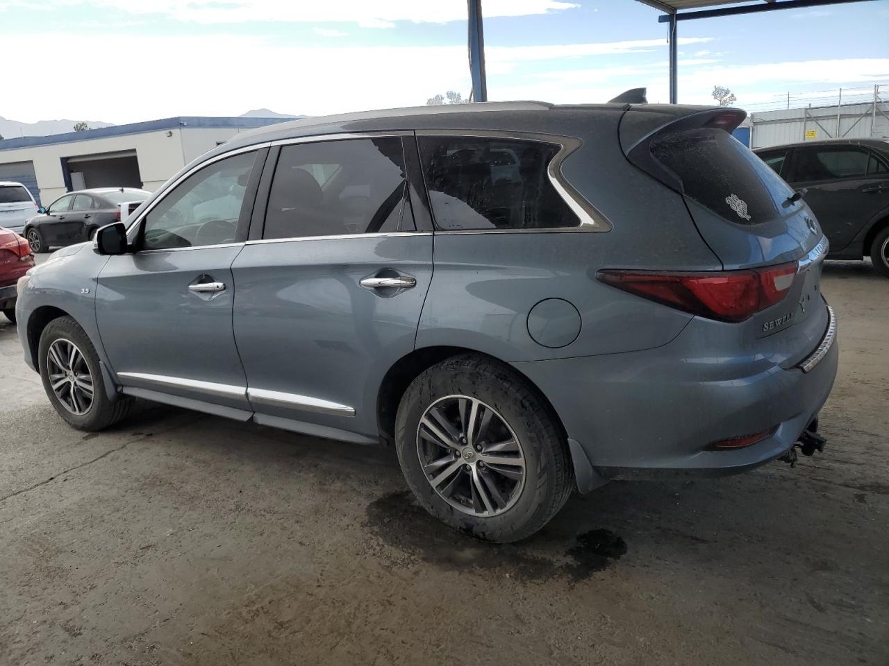2017 Infiniti QX60 - Image 2