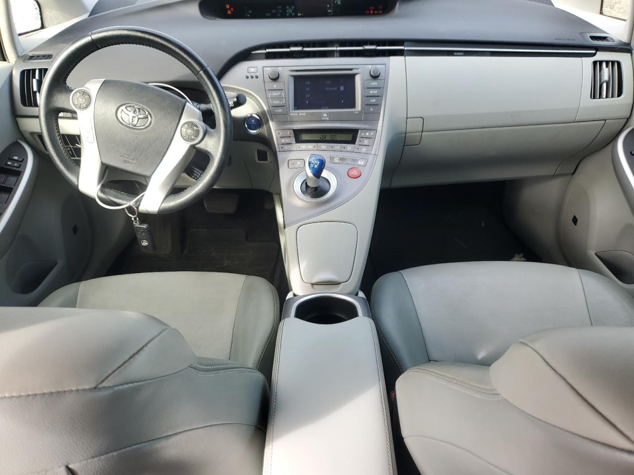 2015 Toyota Prius - Image 8