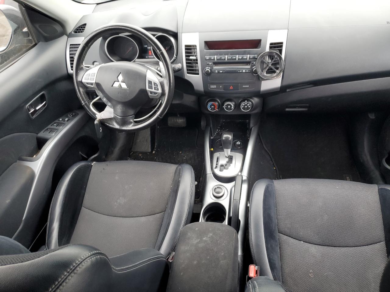 2012 Mitsubishi Outlander - Image 8