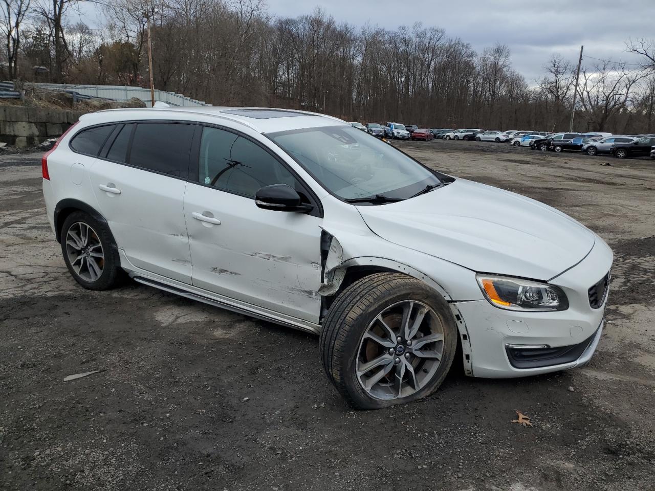 2016 Volvo V60 - Image 4