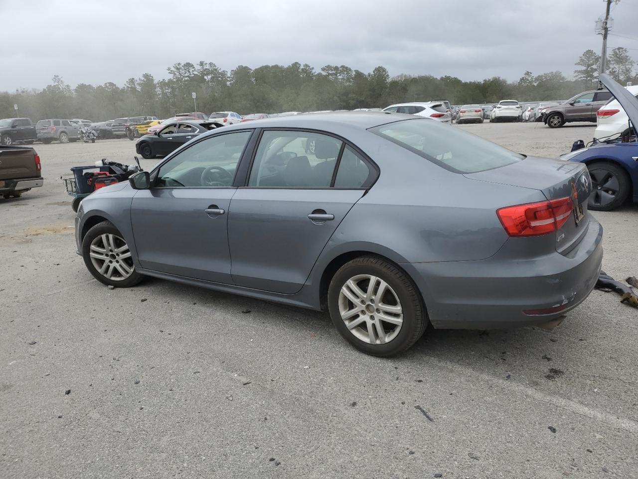 2015 Volkswagen Jetta - Image 2