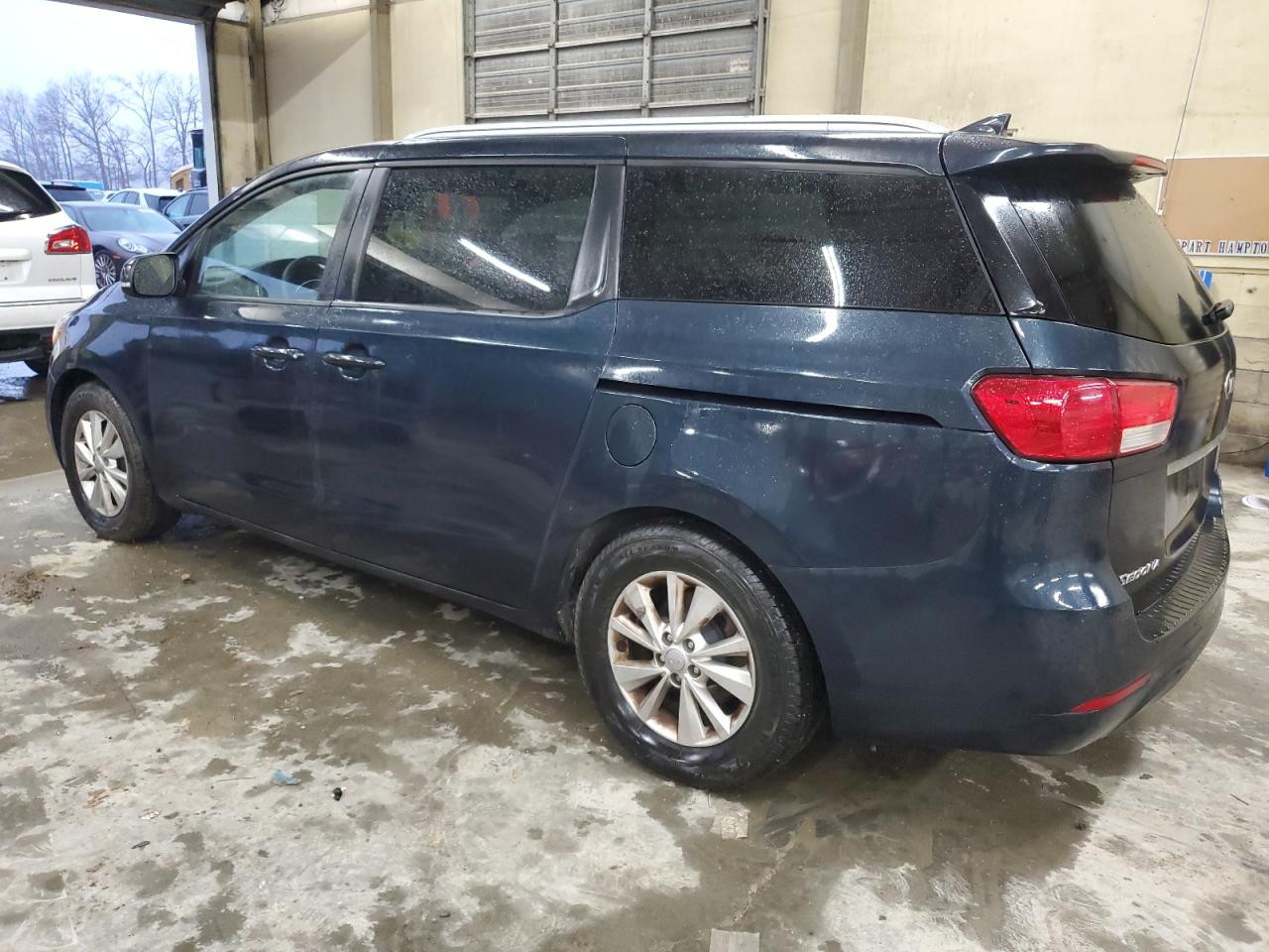 2016 Kia Sedona - Image 2