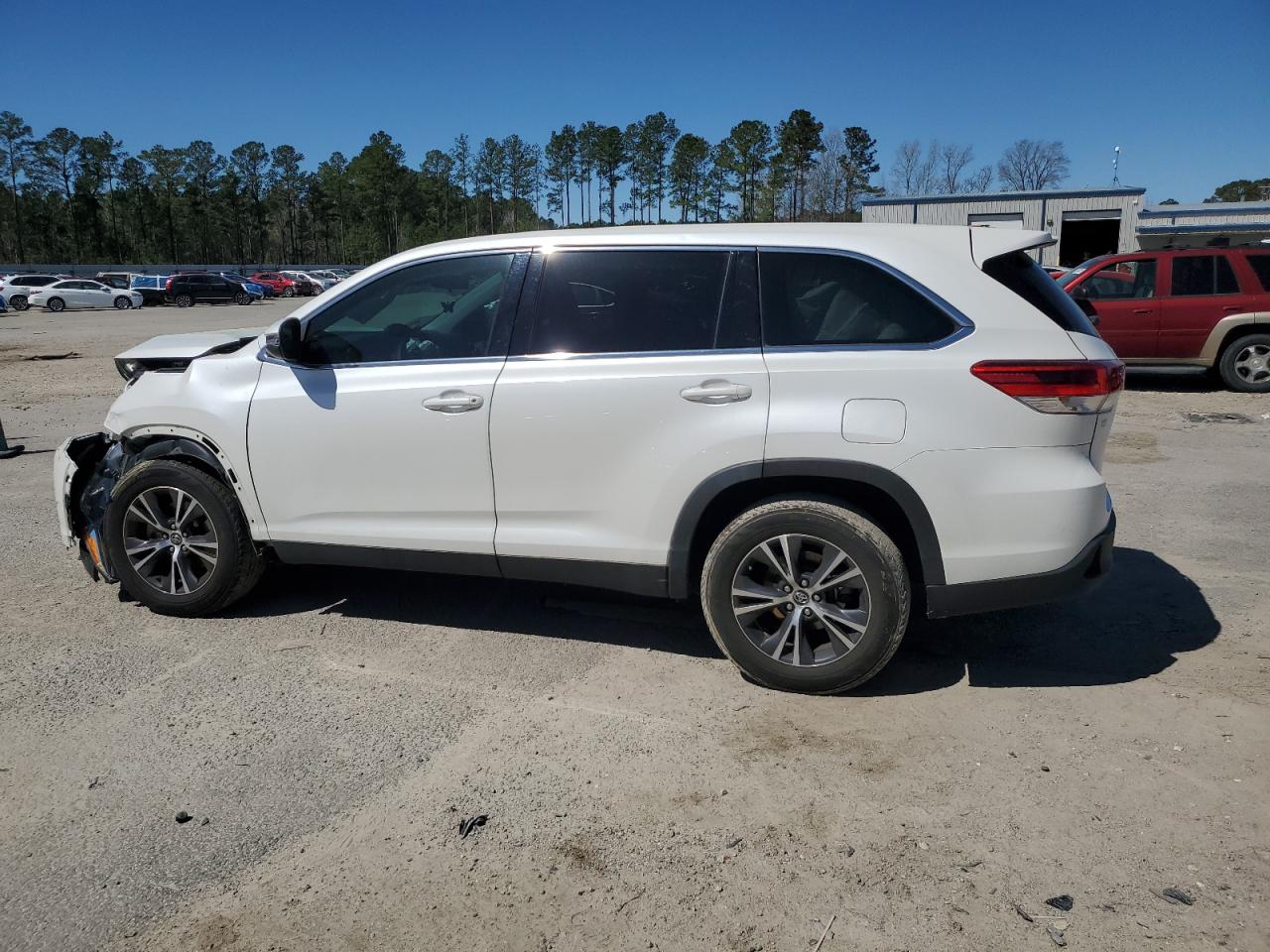 2019 Toyota Highlander - Image 2
