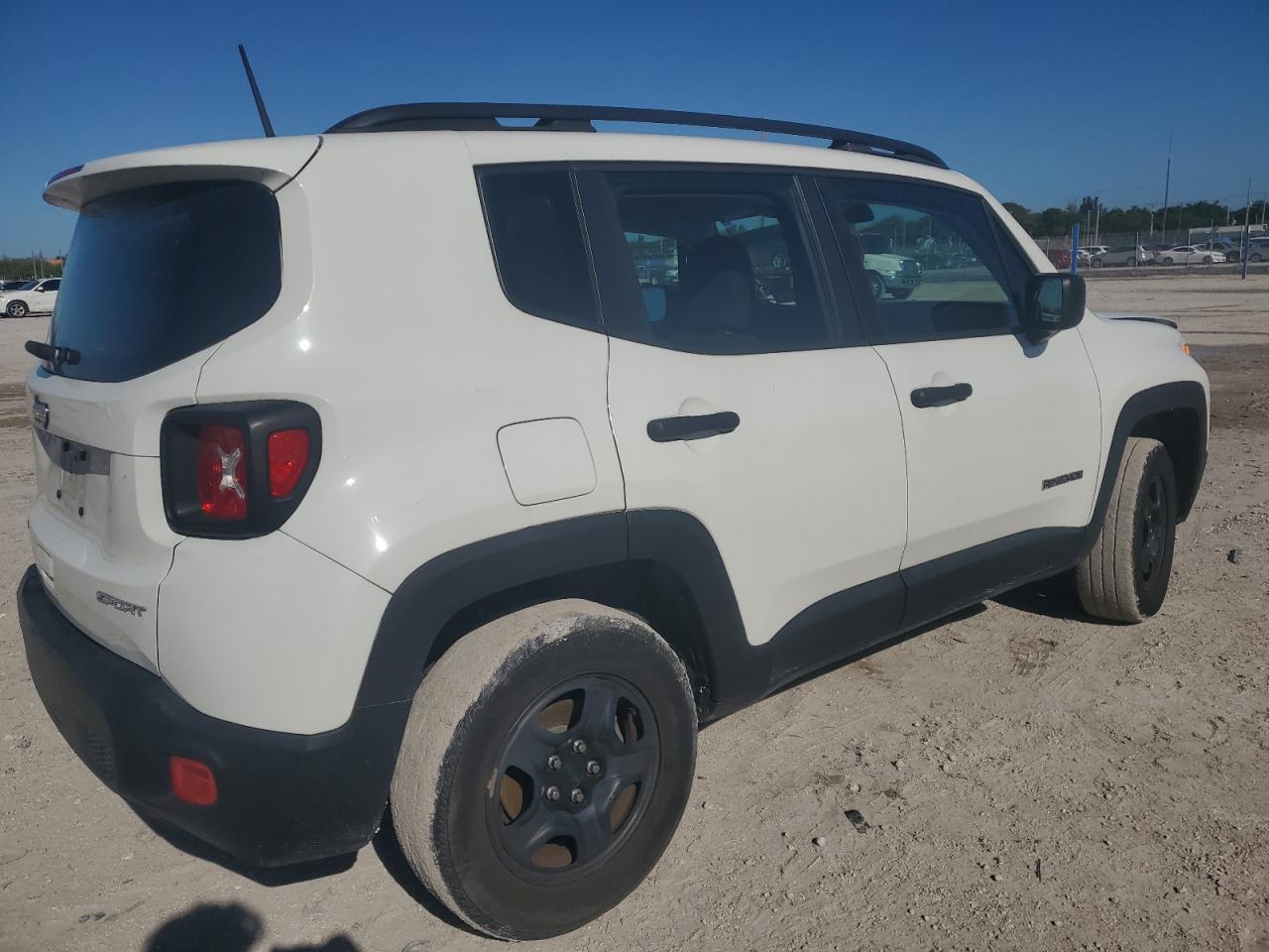 2018 Jeep Renegade - Image 3