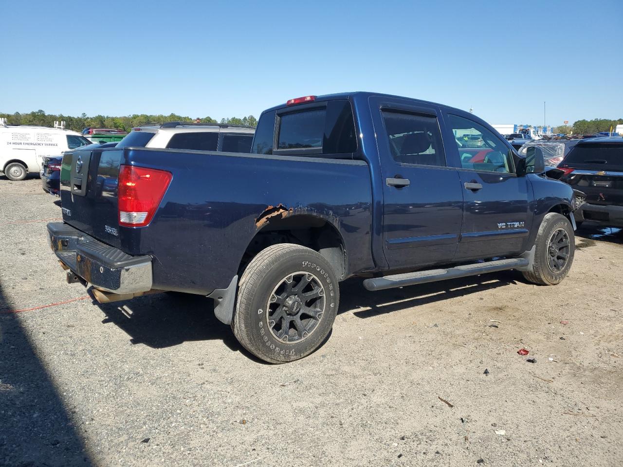 2010 Nissan Titan - Image 3